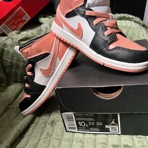 Nike Kids' Sneakers - Girls - Black, Pink, and White size 10c